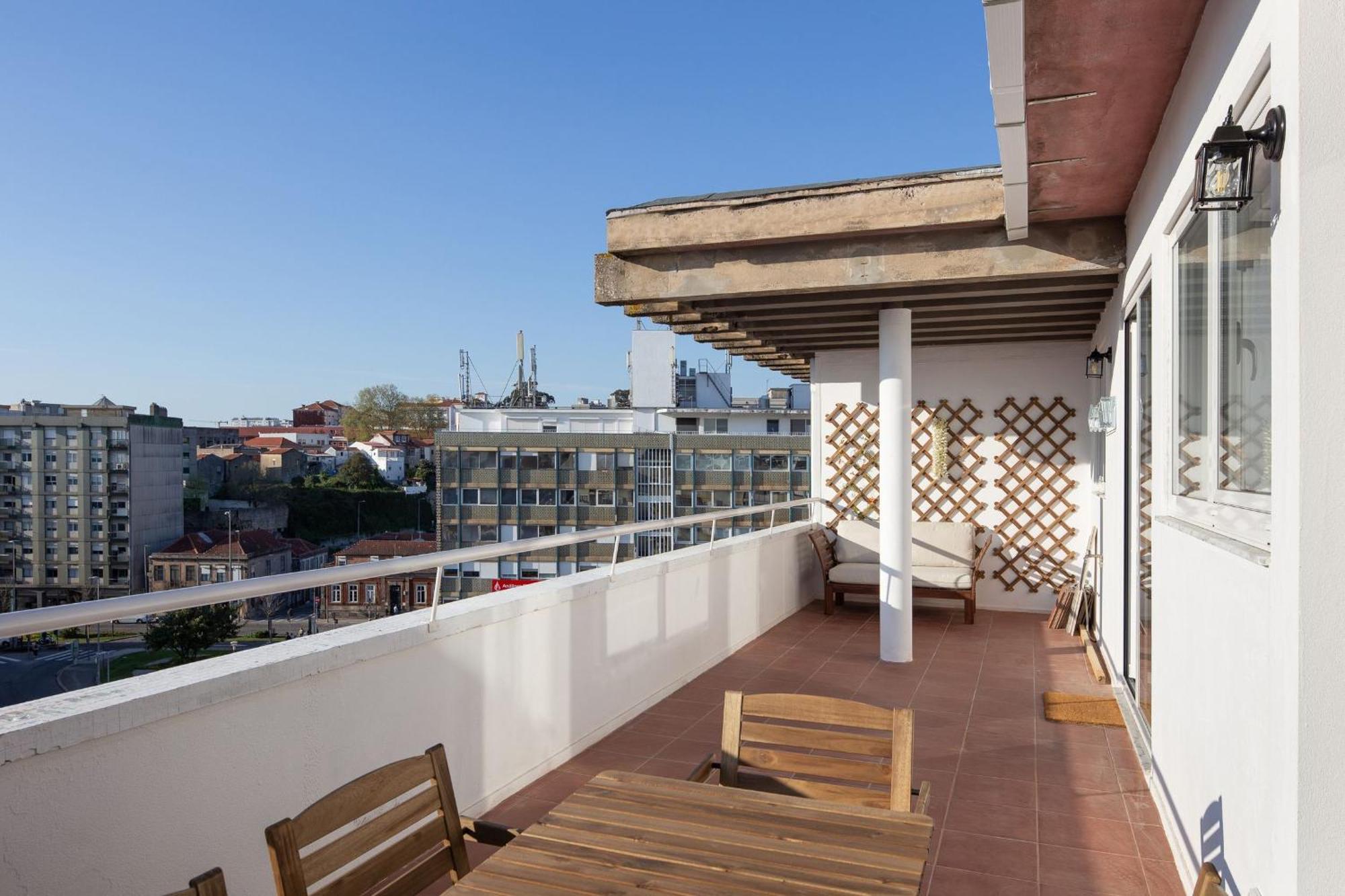 Lovelystay - Penthouse Balcony Apartment Porto Exterior foto