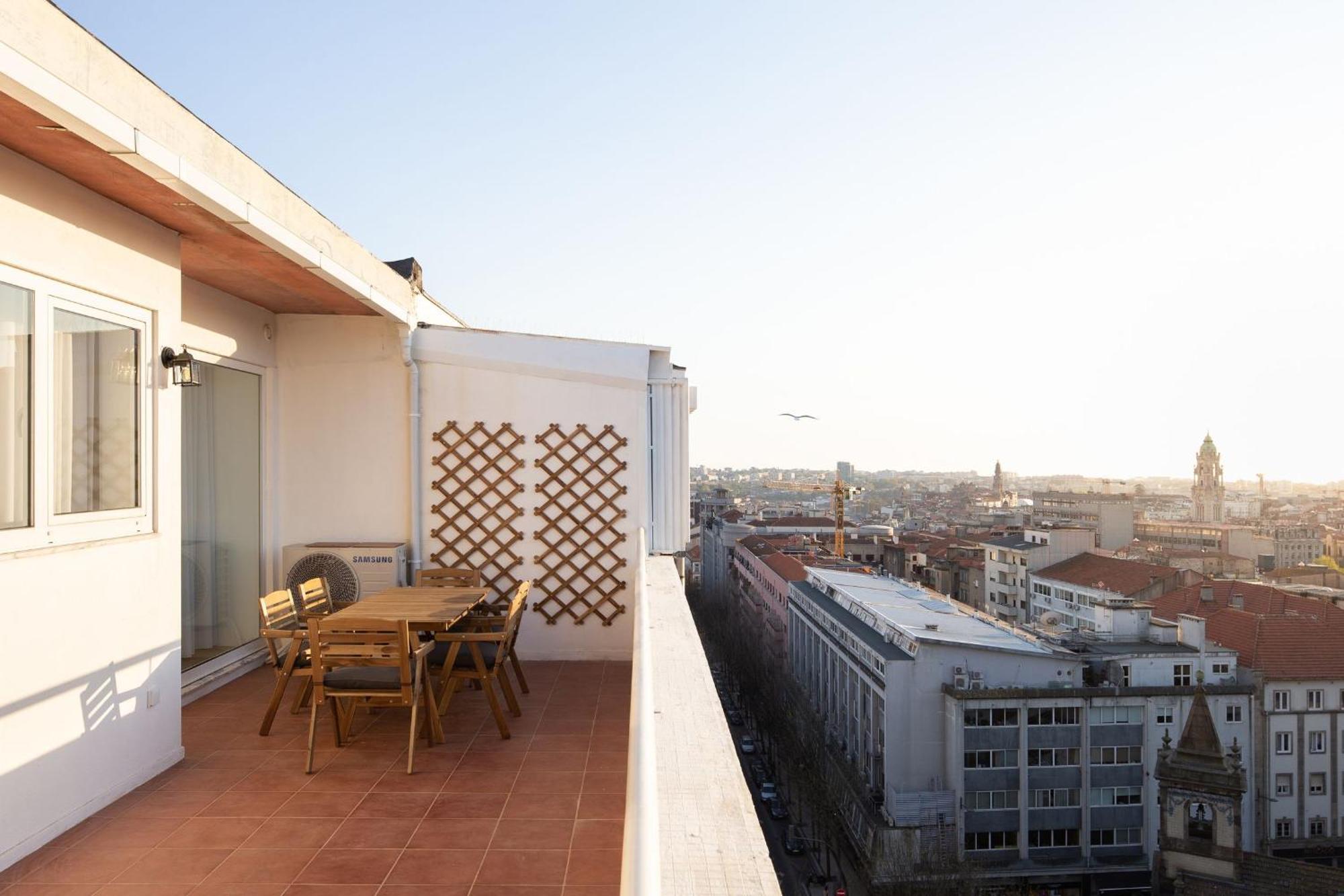 Lovelystay - Penthouse Balcony Apartment Porto Exterior foto